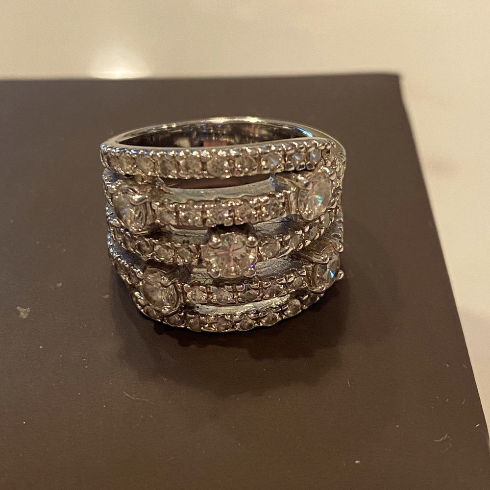 Crislu Fashion Jewelry silver ring with cubic zirconia stones